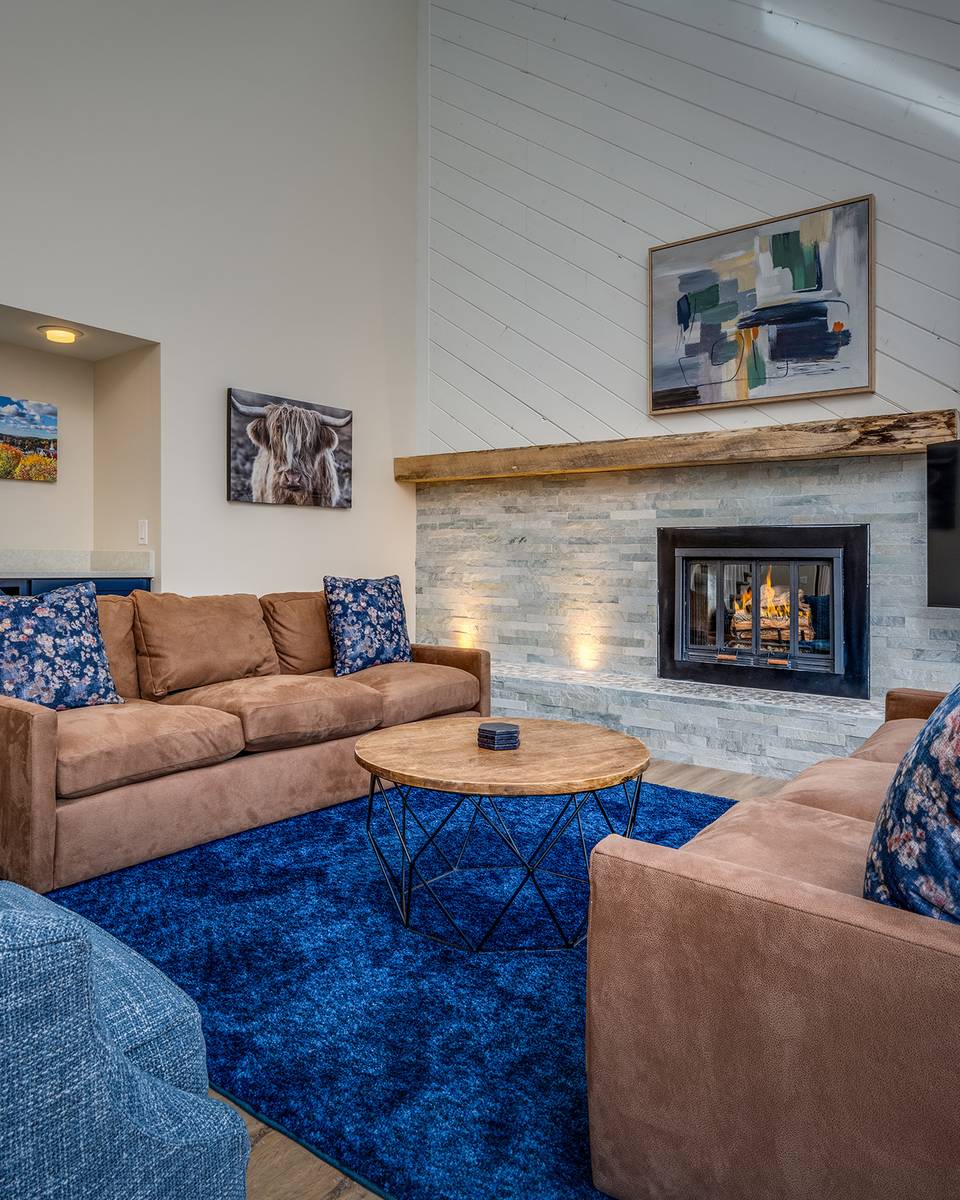 Pleasant View Loft Deluxe Living Room at The Highlands